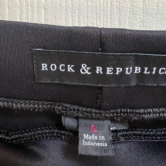 Rock & Republic Scuba Leggings. - Picture 2 of 4